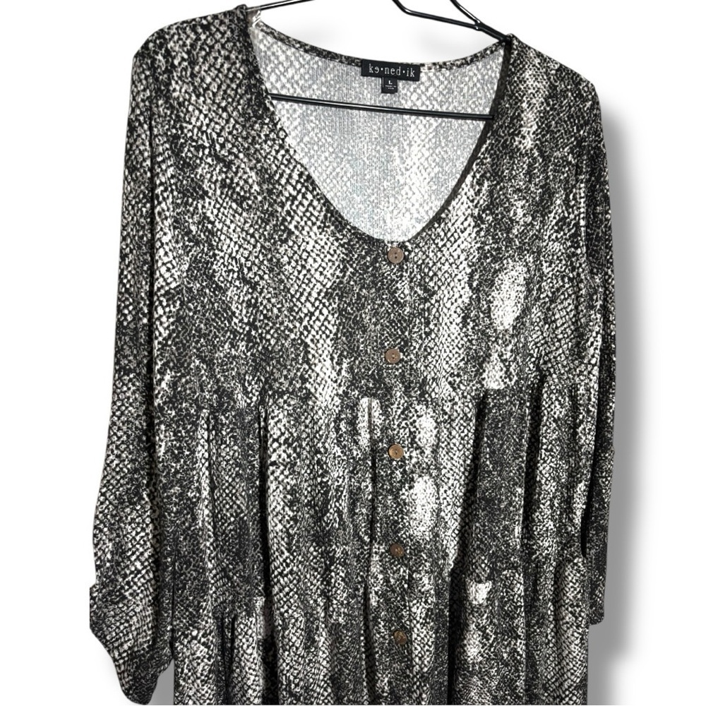 Kenedik Black/White/Gray Scoop Neck Relaxed Tiered 3/4 Sleeve Tunic/Mini Dress - Picture 15 of 16